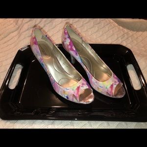 Peep toe heels